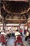 Part 4 Photos Lugang's Longshan Temple is a major national historic site. It is also a popular place for practicing Nanguan music, whose classical elegance invites one back to an earlier time.