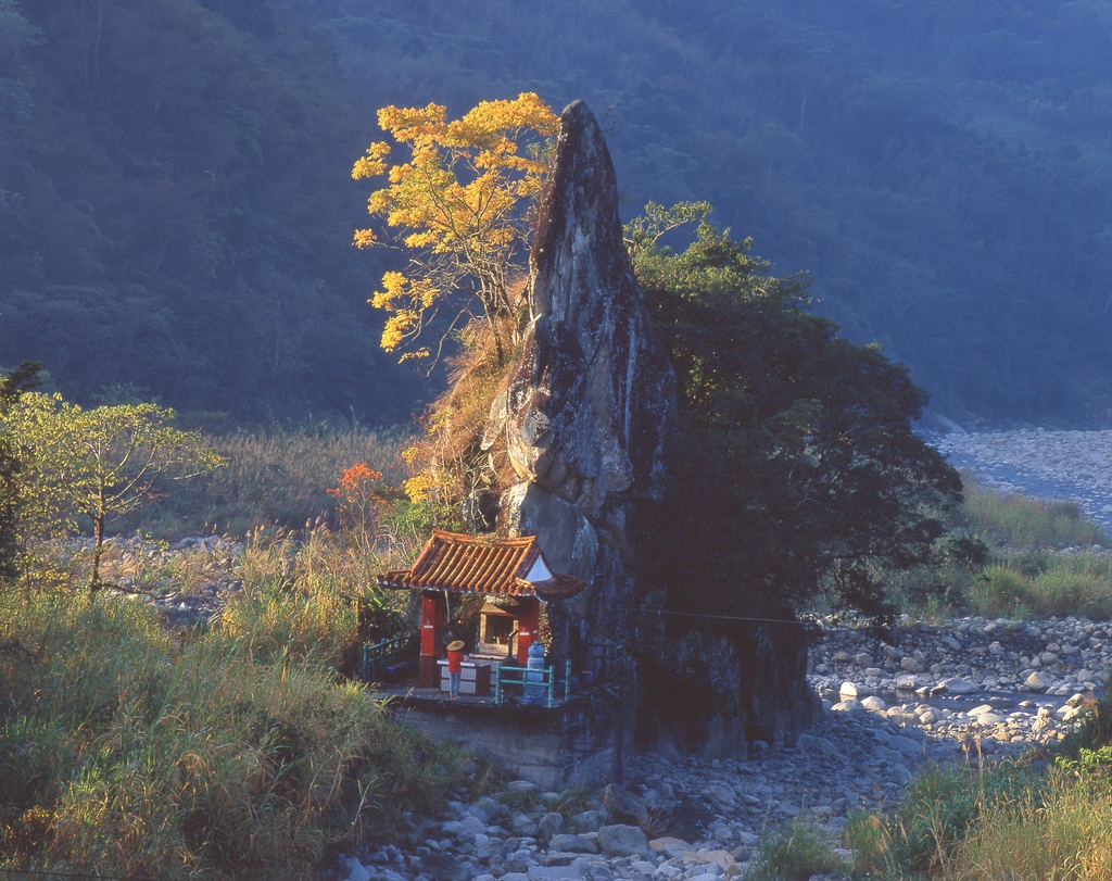 Jianshi Rock Shrine