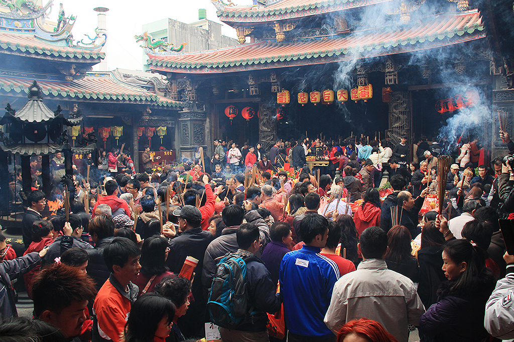 Lukang Tianhou Temple is crowded with people