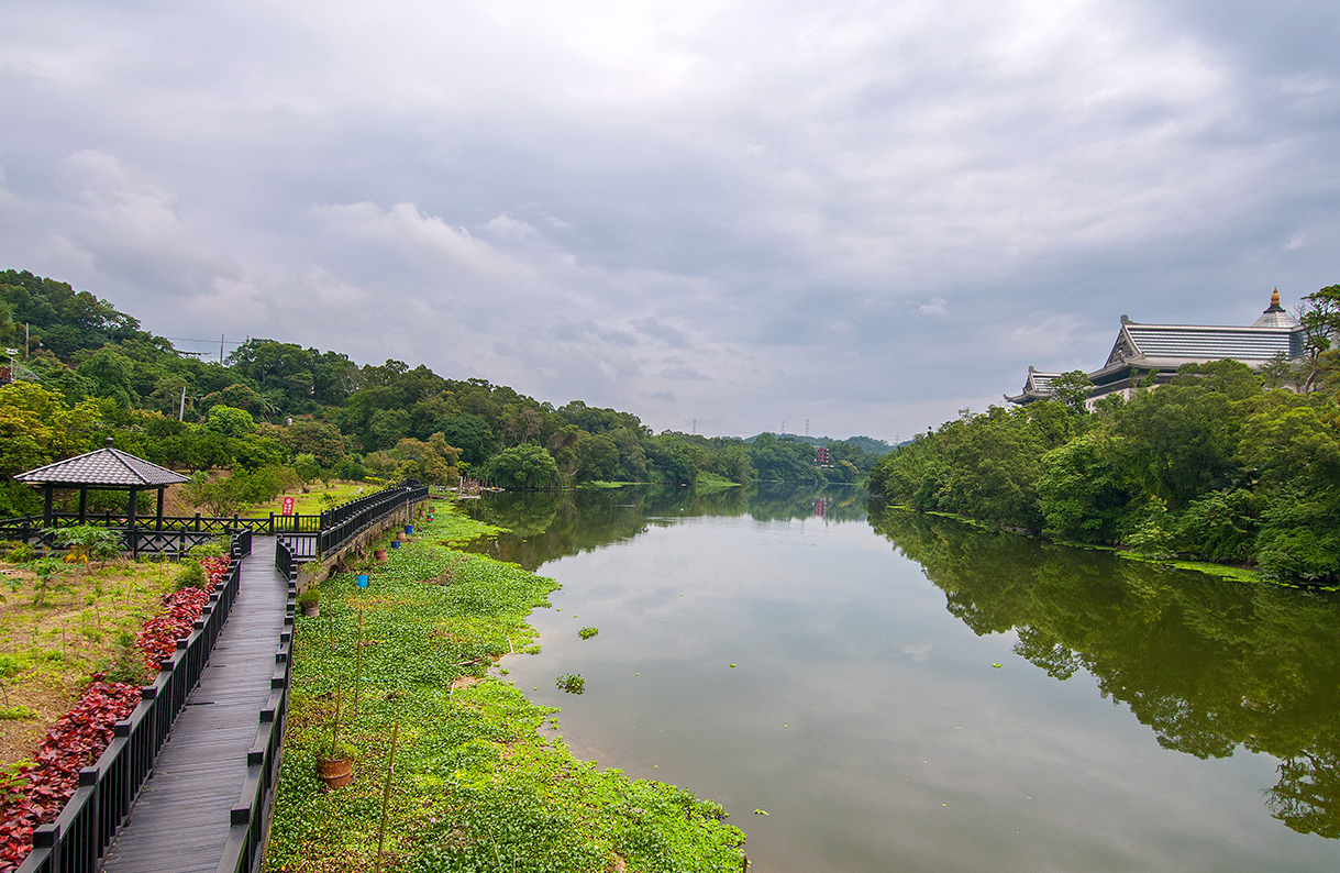 Emei Lake Round-the-lake Trail