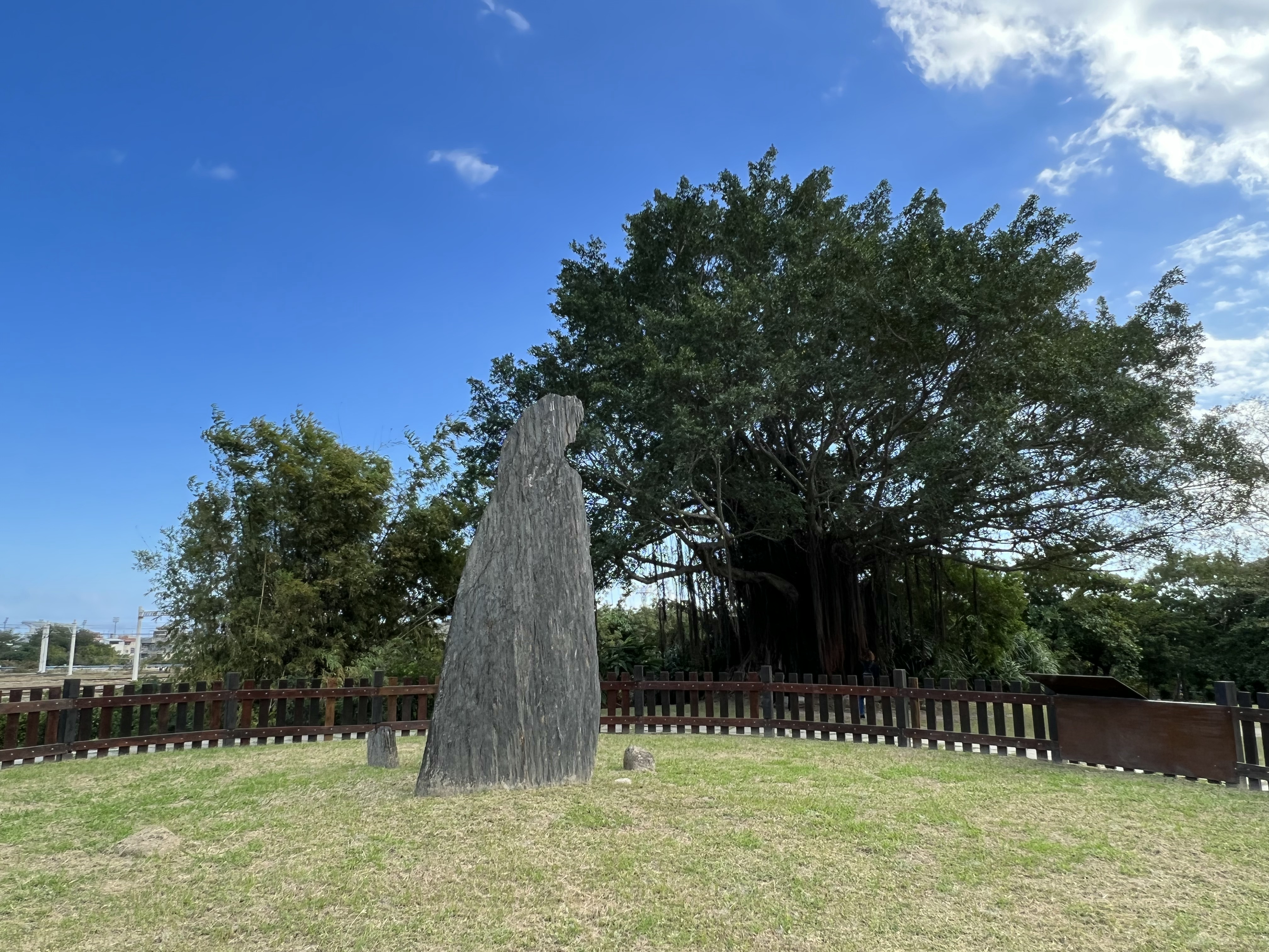 Moon-shaped stone pillar