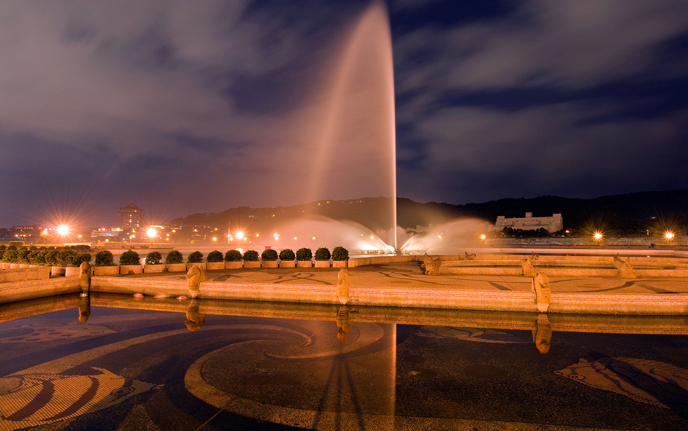 Dajia Riverside Park - fountain