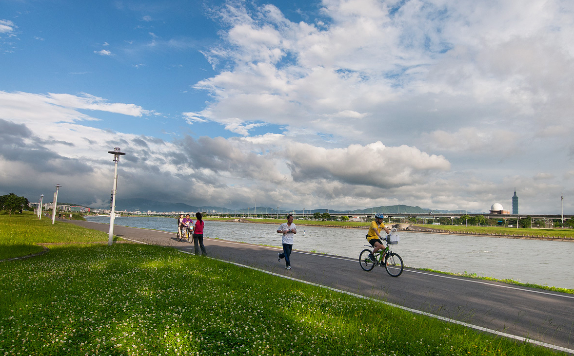 Dajia Riverside Park Bicycle Trail