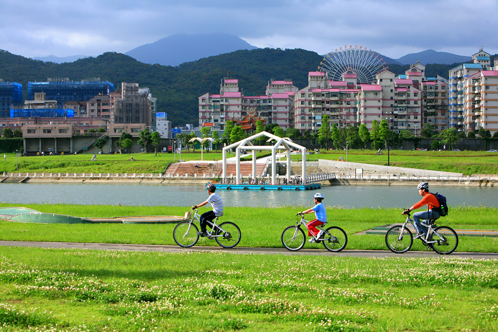 Dajia Riverside Park