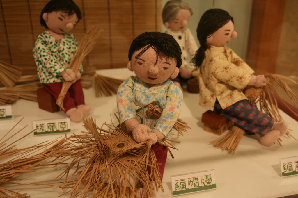 The figure shows traditional straw weaving skill