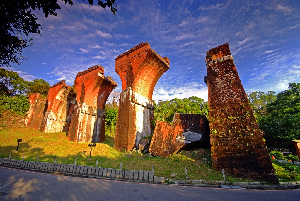 Sunset at Remains of Longteng Bridge