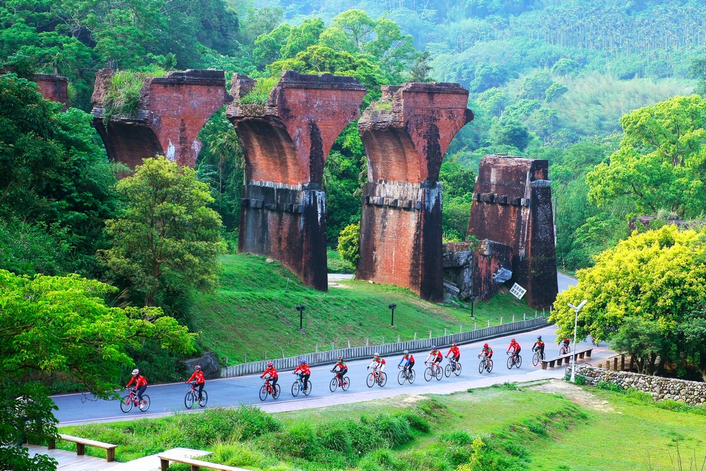 Remains of Longteng Bridge