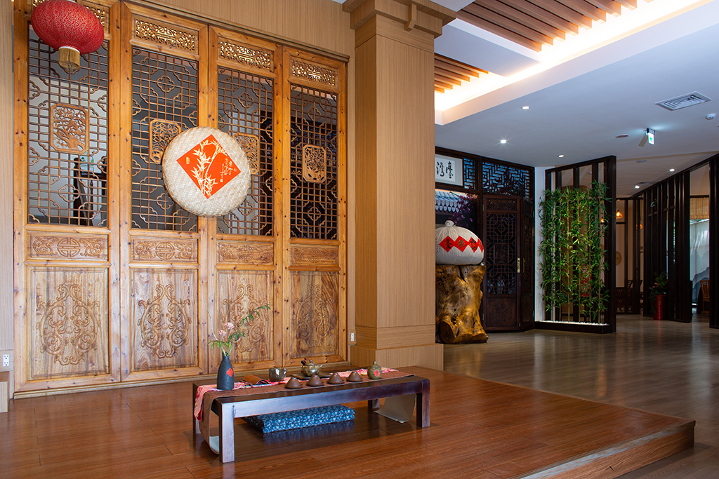 The Center's Tea Culture Pavilion has a unique ''Six Senses of Tea Tasting'' area that focuses on the senses of sight, smell, taste, hearing, touch and consciousness when drinking tea. 