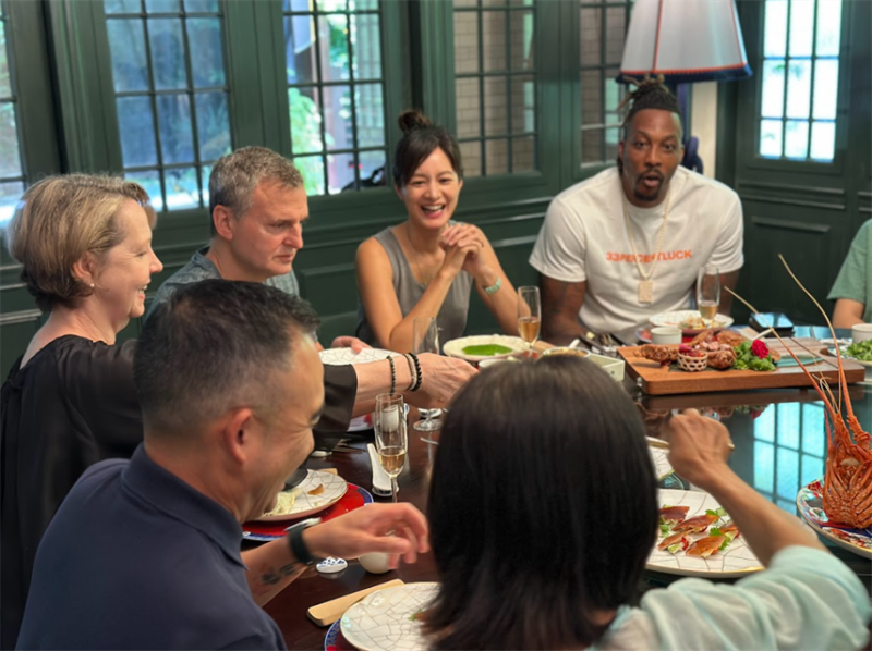 Phil enjoys a meal with travel host Janet Hsieh and basketball star Dwight Howard.