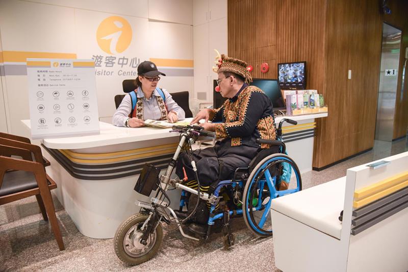 Accessible service counter