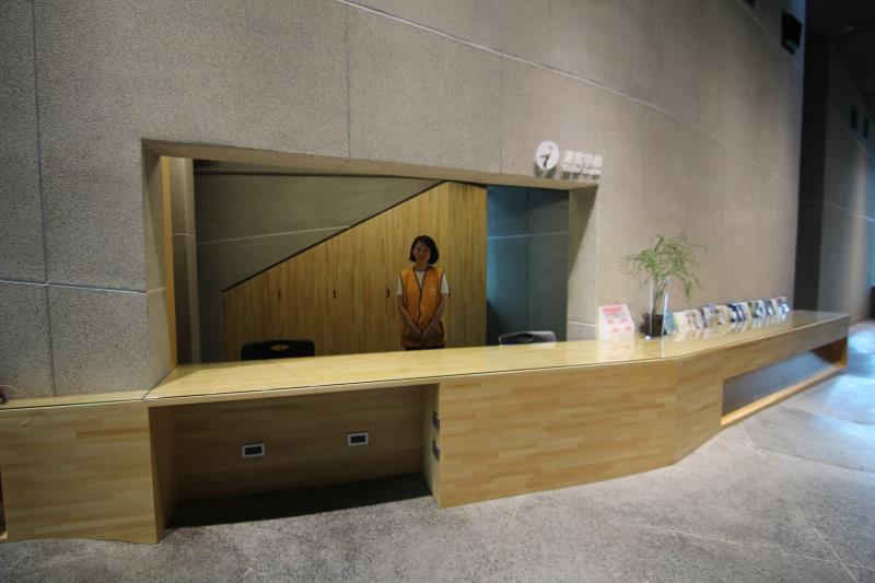 Accessible service counter