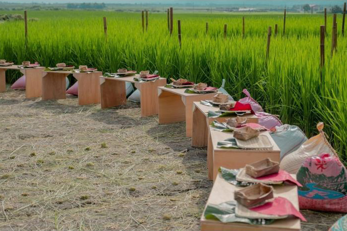 One-day Tour of Ceroh tribe- dining table on the footprints in the paddy fields