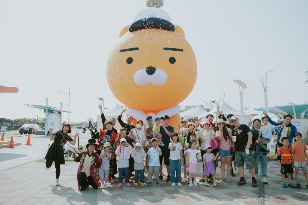 Group photo of the 2026 Dapeng Bay Marine Festival