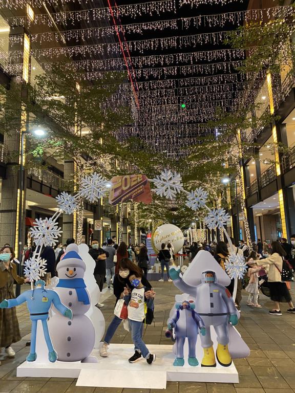 Lanterns along the Xinyi District’s Xiangti Avenue  Year：2021  Source：Department of Information and Tourism, Taipei City Government