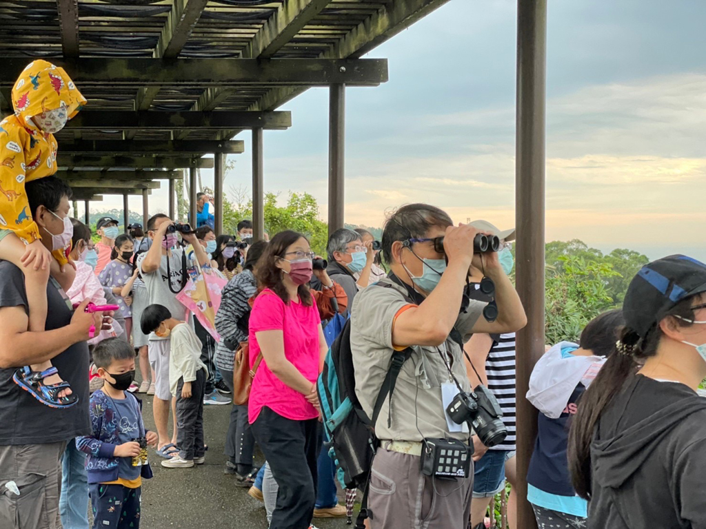Raptor viewing at the Hengshan Eagle Watching Platform  Year：2023  Source：Tri-Mountain National Scenic Area