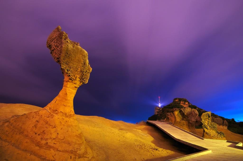 Yehliu Queen's Head at night  Source：North Coast & Guanyinshan National Scenic Area Administration