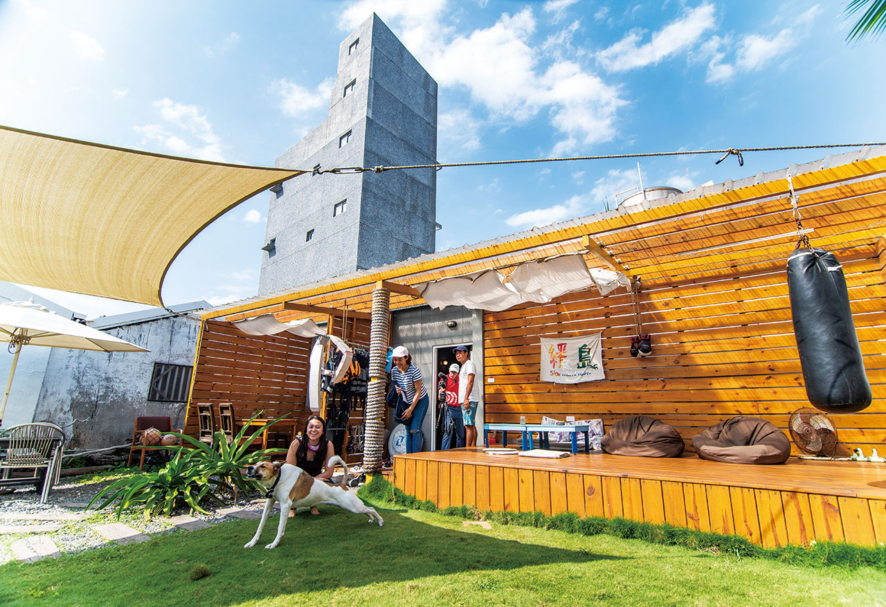 Slow Island Hostel