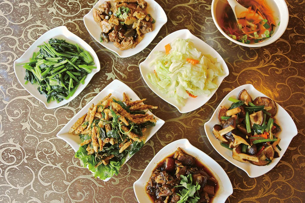 The food that served in the Red Resort Village Restaurant is of the hot fry variety The food that served in the Red Resort Village Restaurant is of the hot fry variety