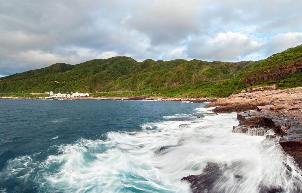 The Stunning Longdong Bay in Taiwan 